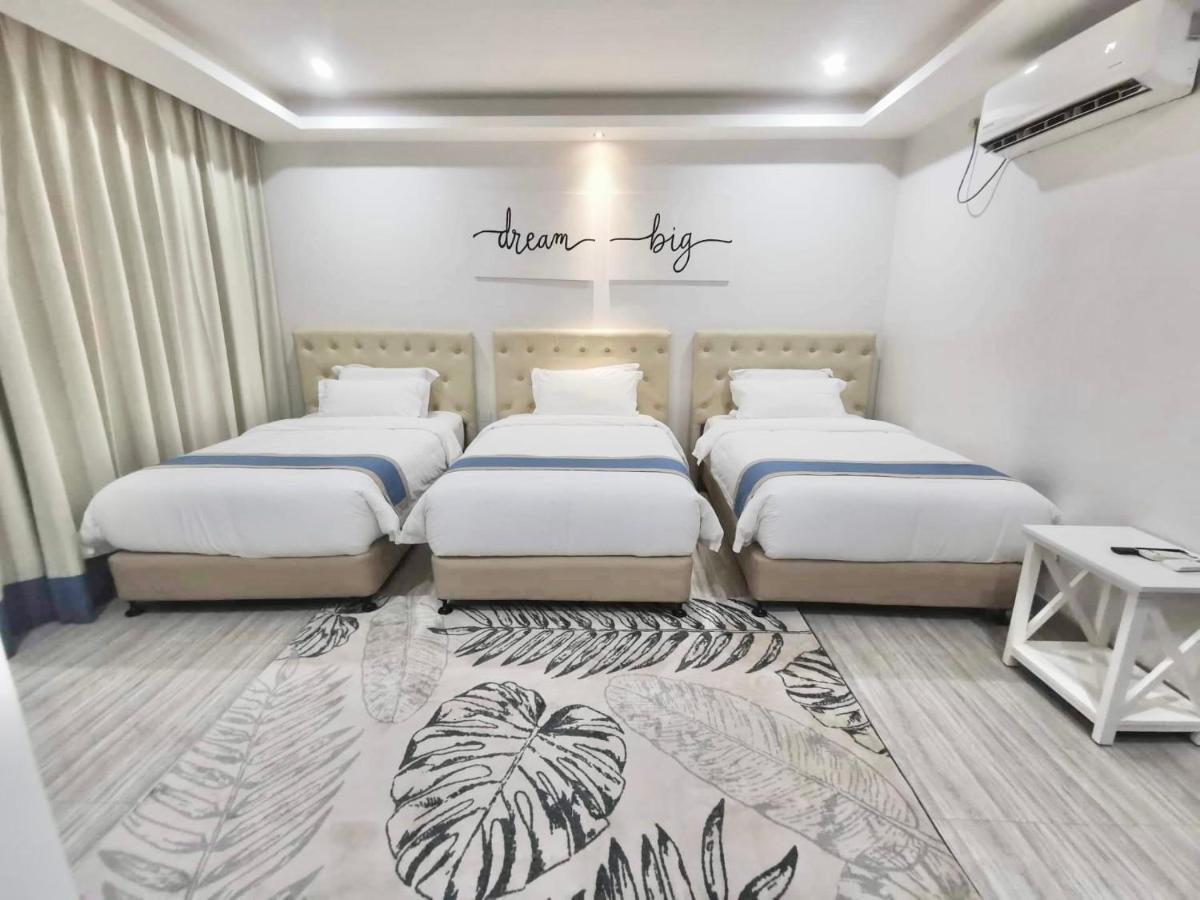 แฮมป์ตัน สวีท Hotel Davao ภายนอก รูปภาพ