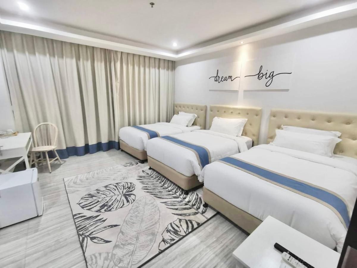 แฮมป์ตัน สวีท Hotel Davao ภายนอก รูปภาพ