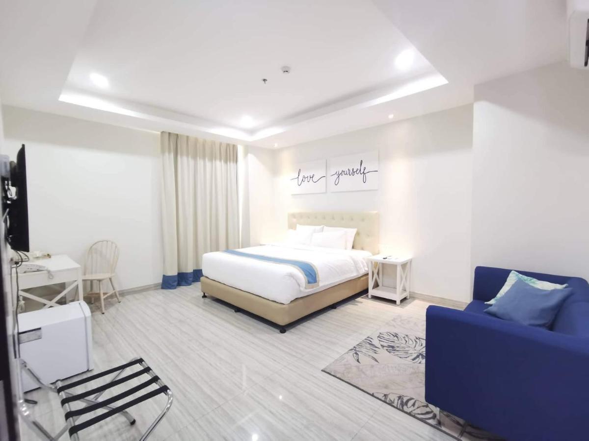 แฮมป์ตัน สวีท Hotel Davao ภายนอก รูปภาพ