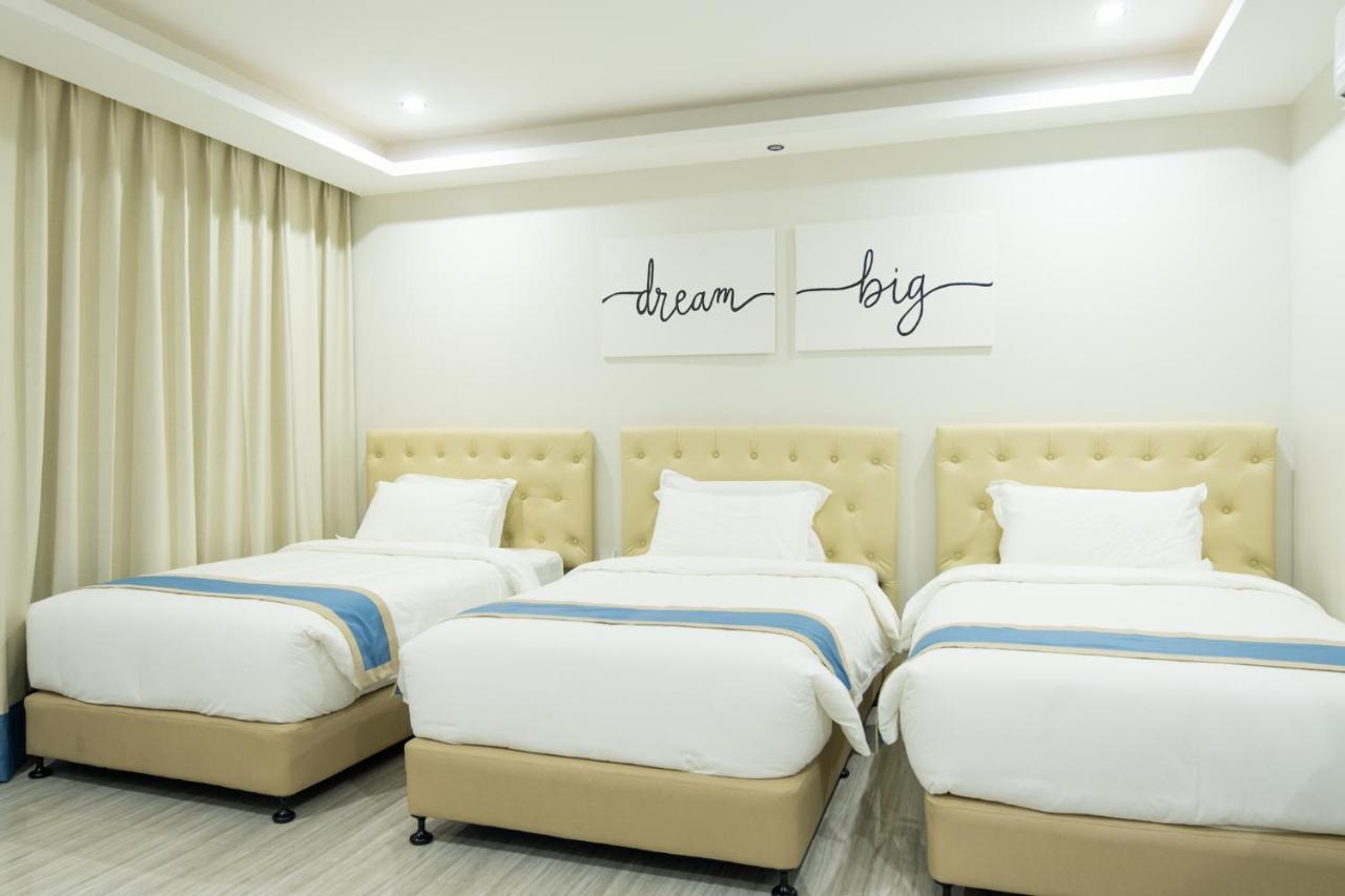 แฮมป์ตัน สวีท Hotel Davao ภายนอก รูปภาพ