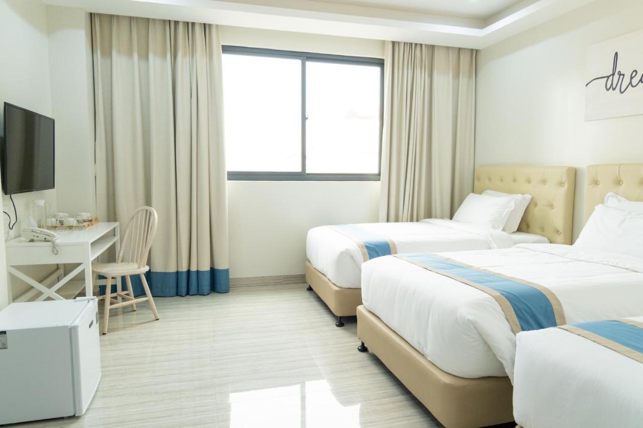 แฮมป์ตัน สวีท Hotel Davao ภายนอก รูปภาพ