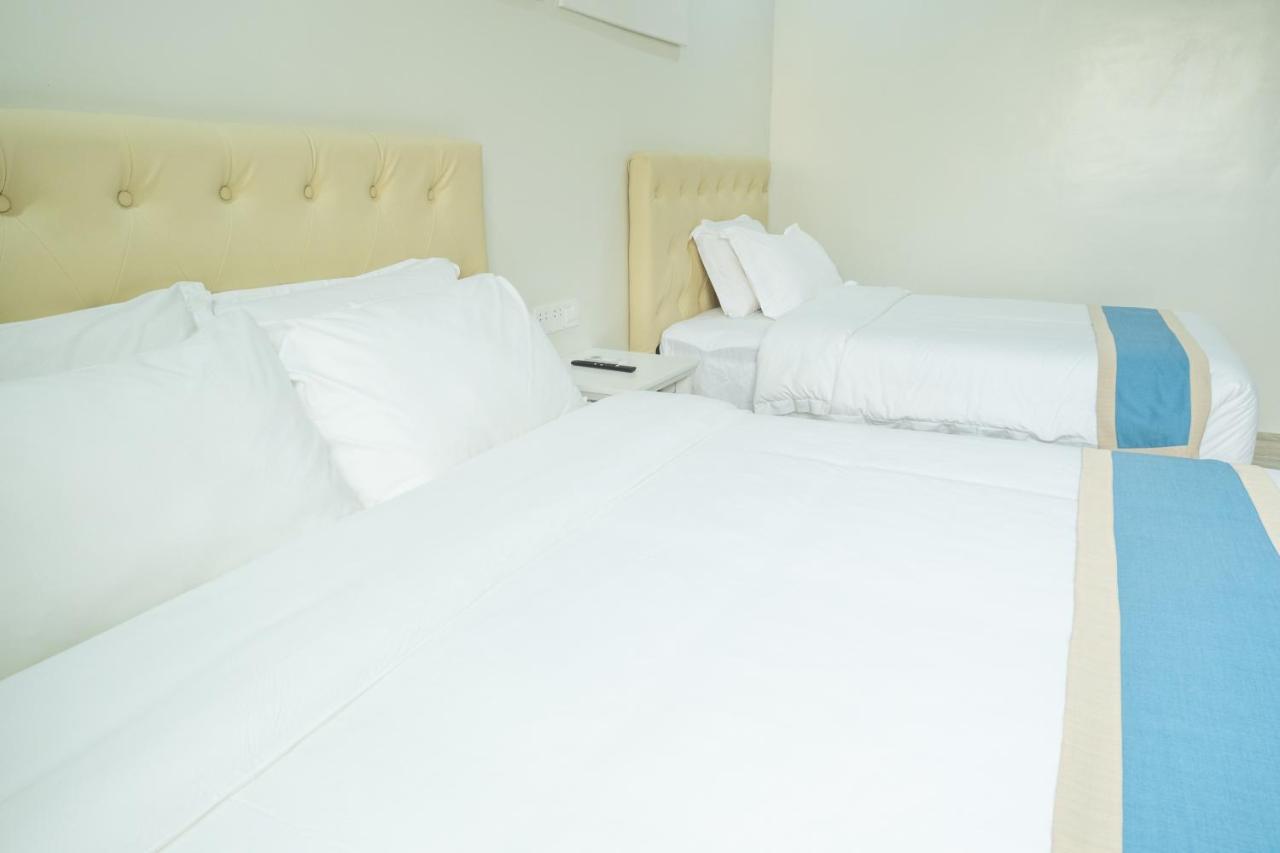 แฮมป์ตัน สวีท Hotel Davao ภายนอก รูปภาพ