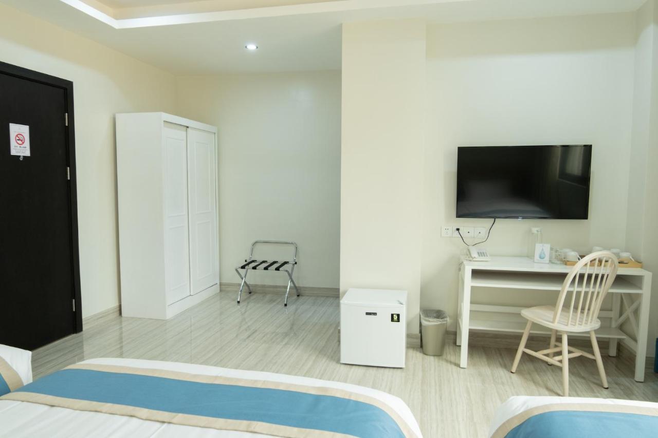 แฮมป์ตัน สวีท Hotel Davao ภายนอก รูปภาพ