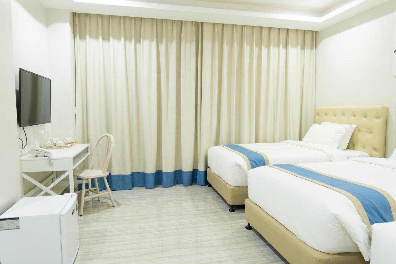 แฮมป์ตัน สวีท Hotel Davao ภายนอก รูปภาพ