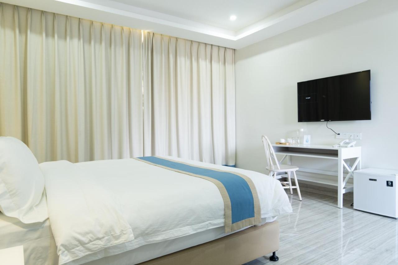 แฮมป์ตัน สวีท Hotel Davao ภายนอก รูปภาพ