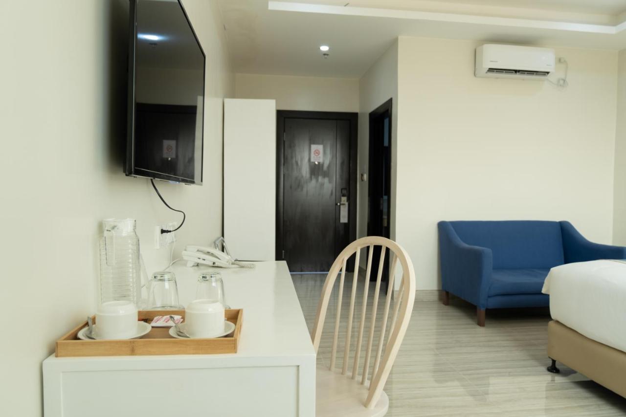 แฮมป์ตัน สวีท Hotel Davao ภายนอก รูปภาพ