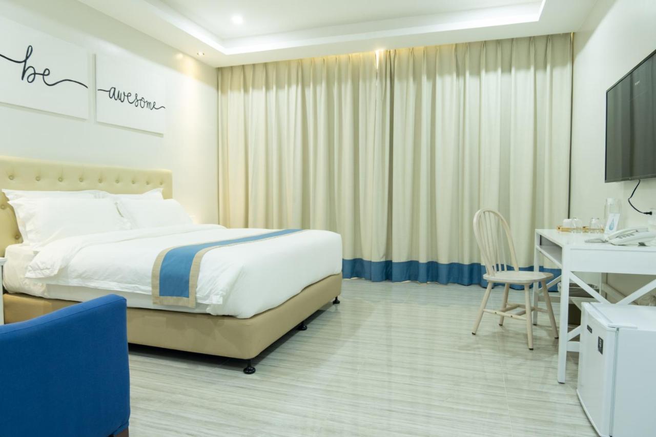แฮมป์ตัน สวีท Hotel Davao ภายนอก รูปภาพ