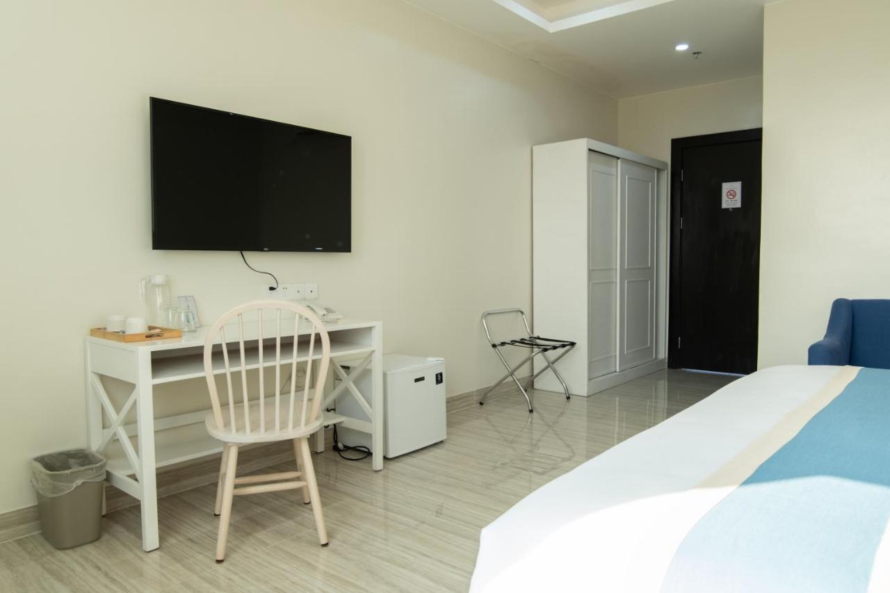 แฮมป์ตัน สวีท Hotel Davao ภายนอก รูปภาพ