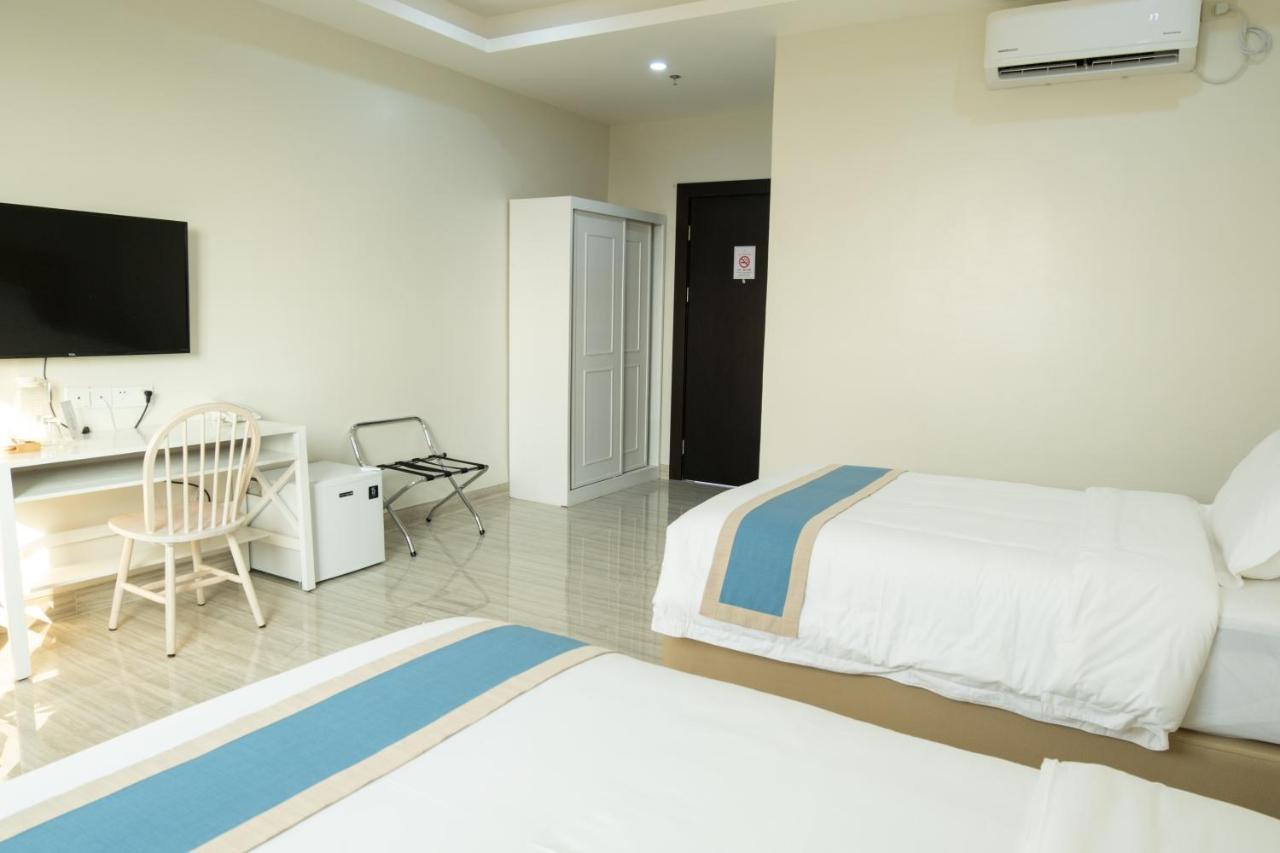 แฮมป์ตัน สวีท Hotel Davao ภายนอก รูปภาพ