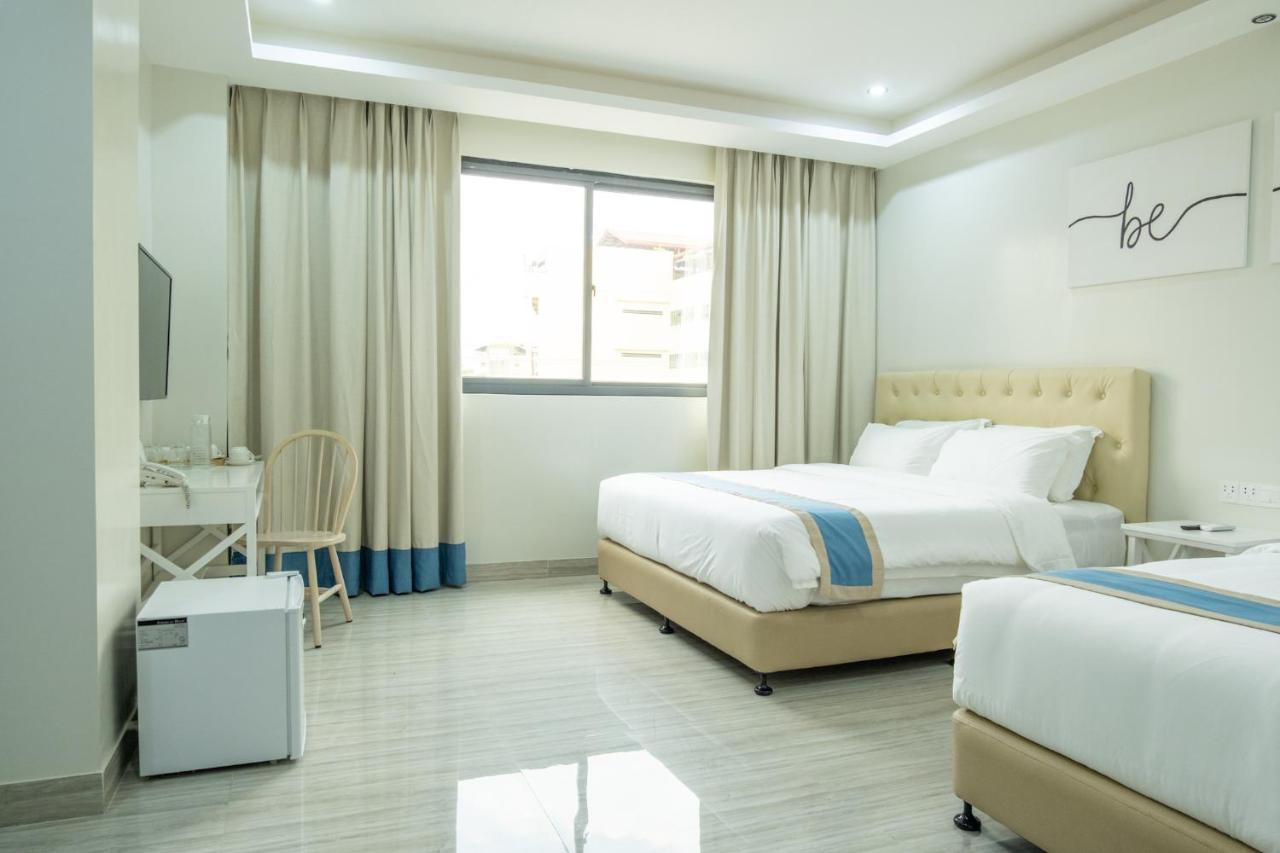 แฮมป์ตัน สวีท Hotel Davao ภายนอก รูปภาพ